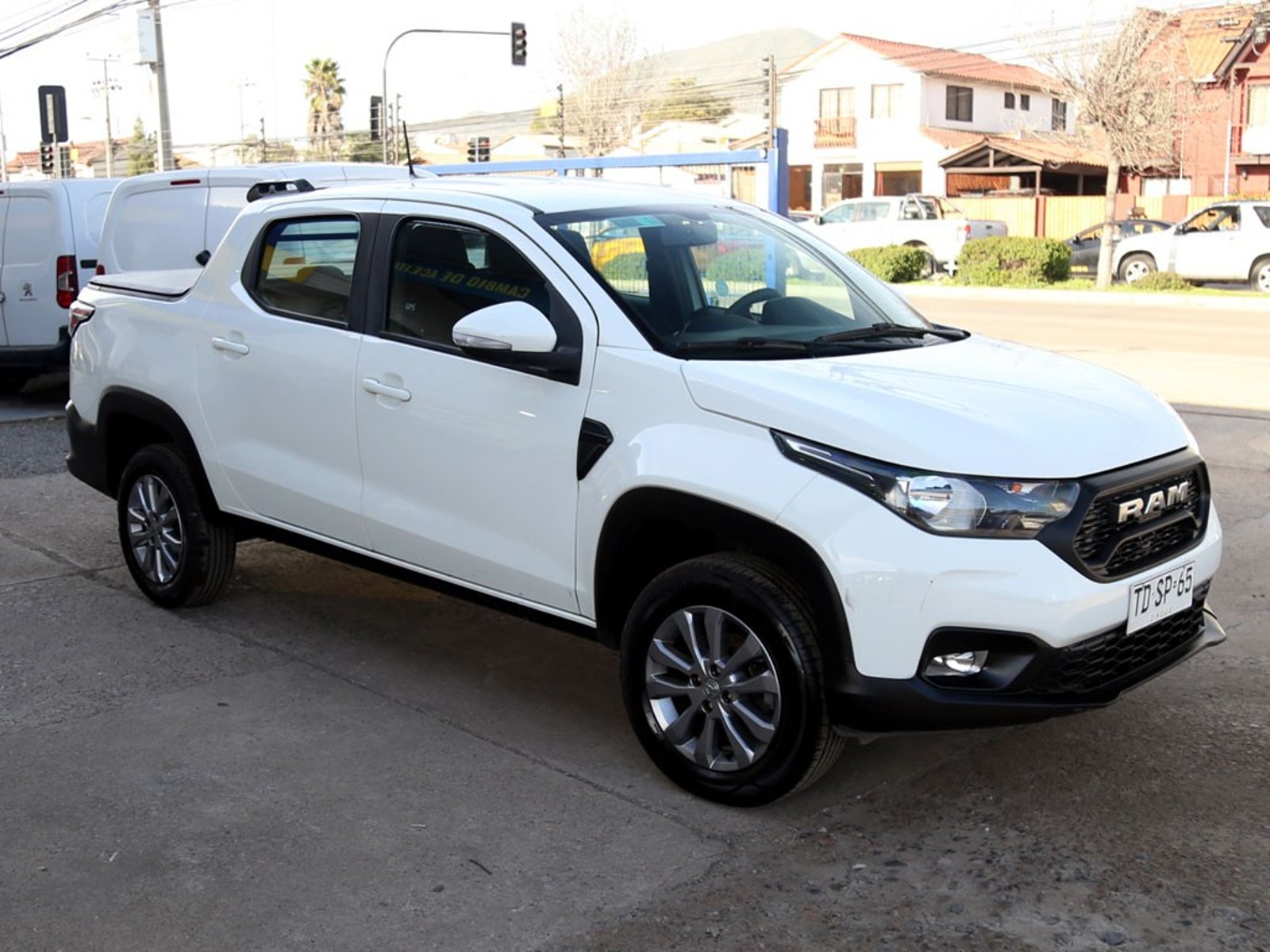 RAM 700 BIGHORNE DCAB 1.3 2024 - Imagen 3 de 20