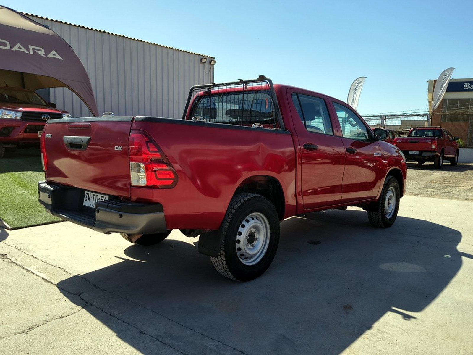 TOYOTA HILUX 2.4 DX 4X2 DIESEL MT 2023 - Imagen 7 de 19