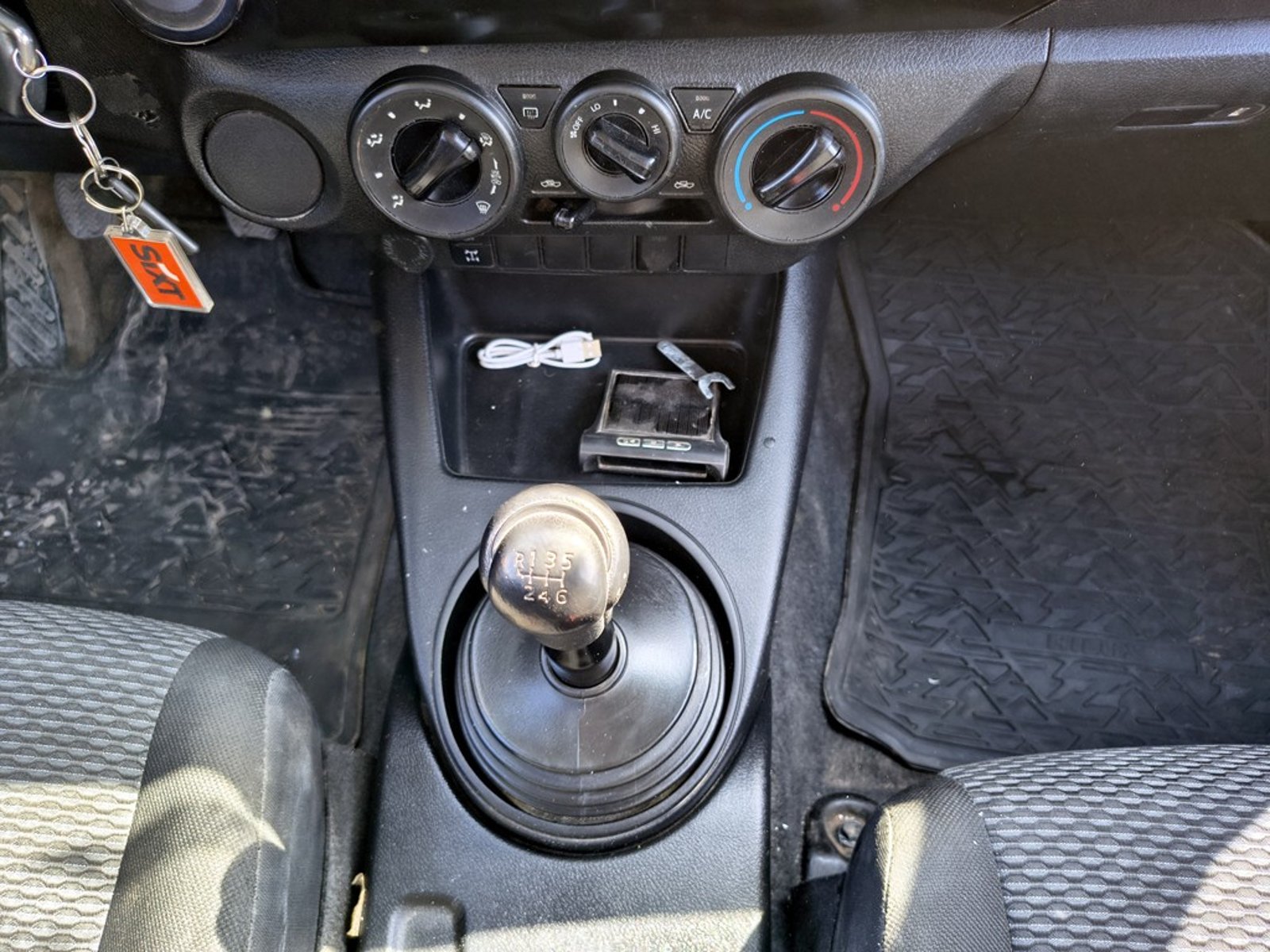 TOYOTA HILUX 2.4 DX 4X2 DIESEL MT 2024 - Imagen 16 de 18