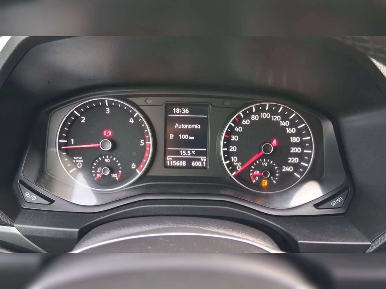 VOLKSWAGEN AMAROK 2.0 TRENDLINE  MT 4X4 DIESEL 2023 - Imagen 9 de 19