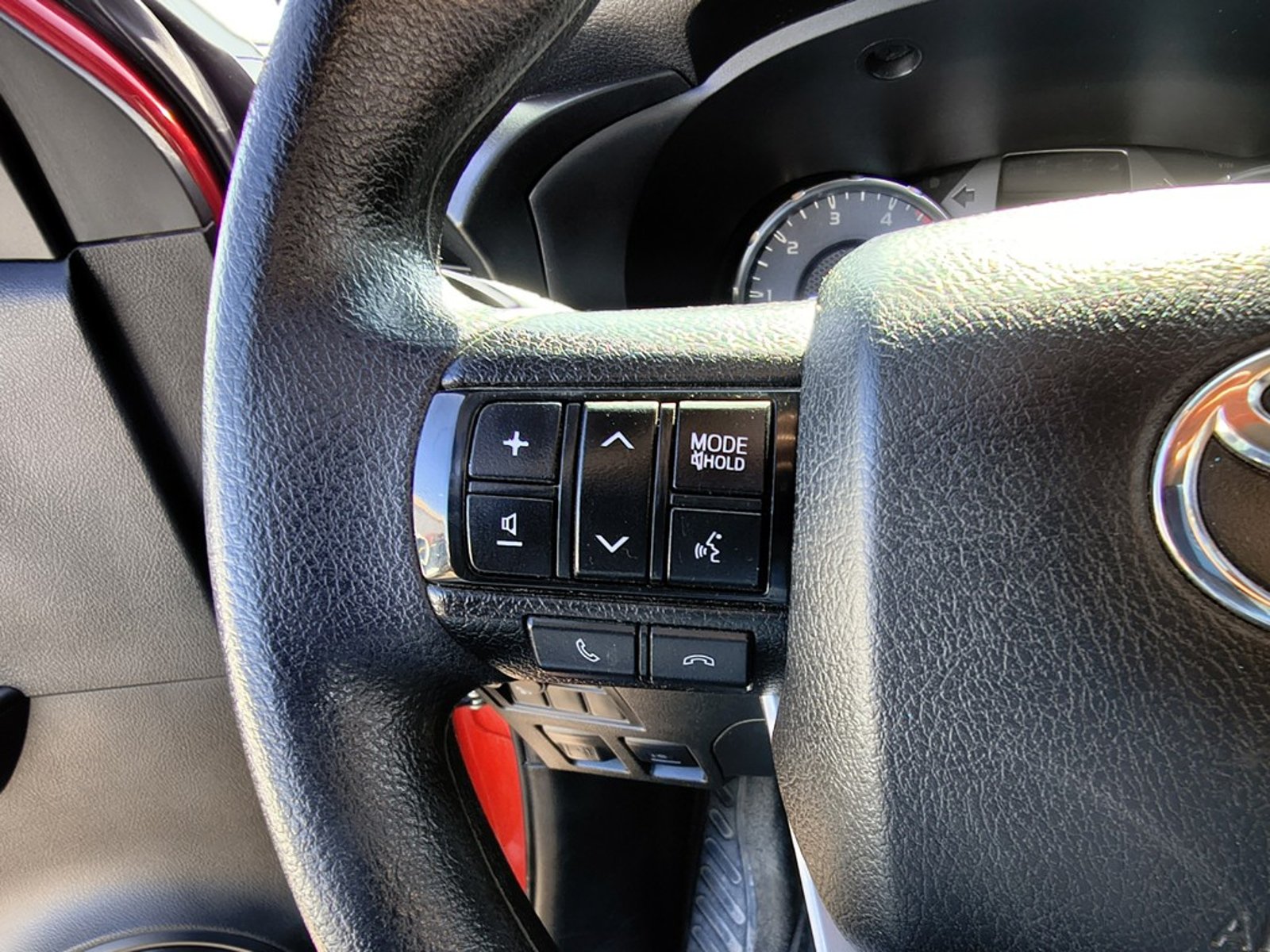 TOYOTA HILUX 2.4 DX DIESEL 4x2 2022 - Imagen 14 de 20