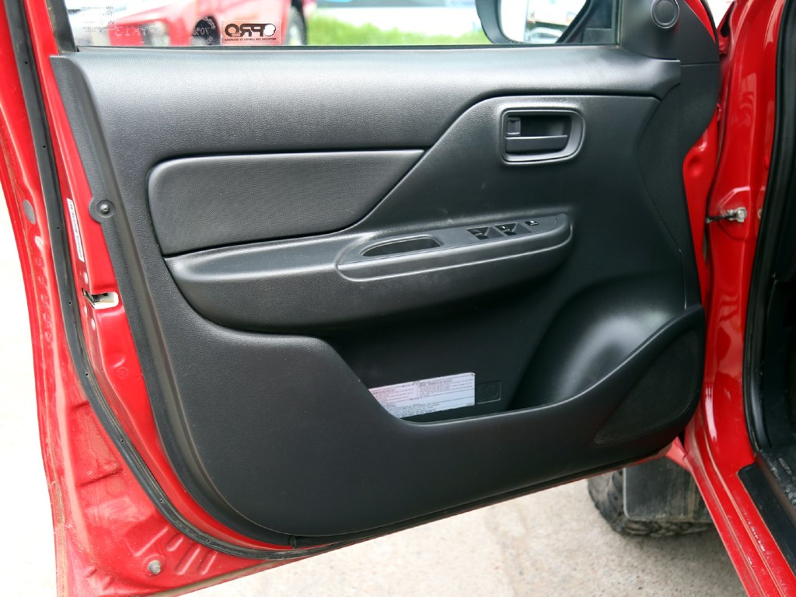 Mitsubishi L200 KATANA CRT 2023 - Imagen 11 de 20