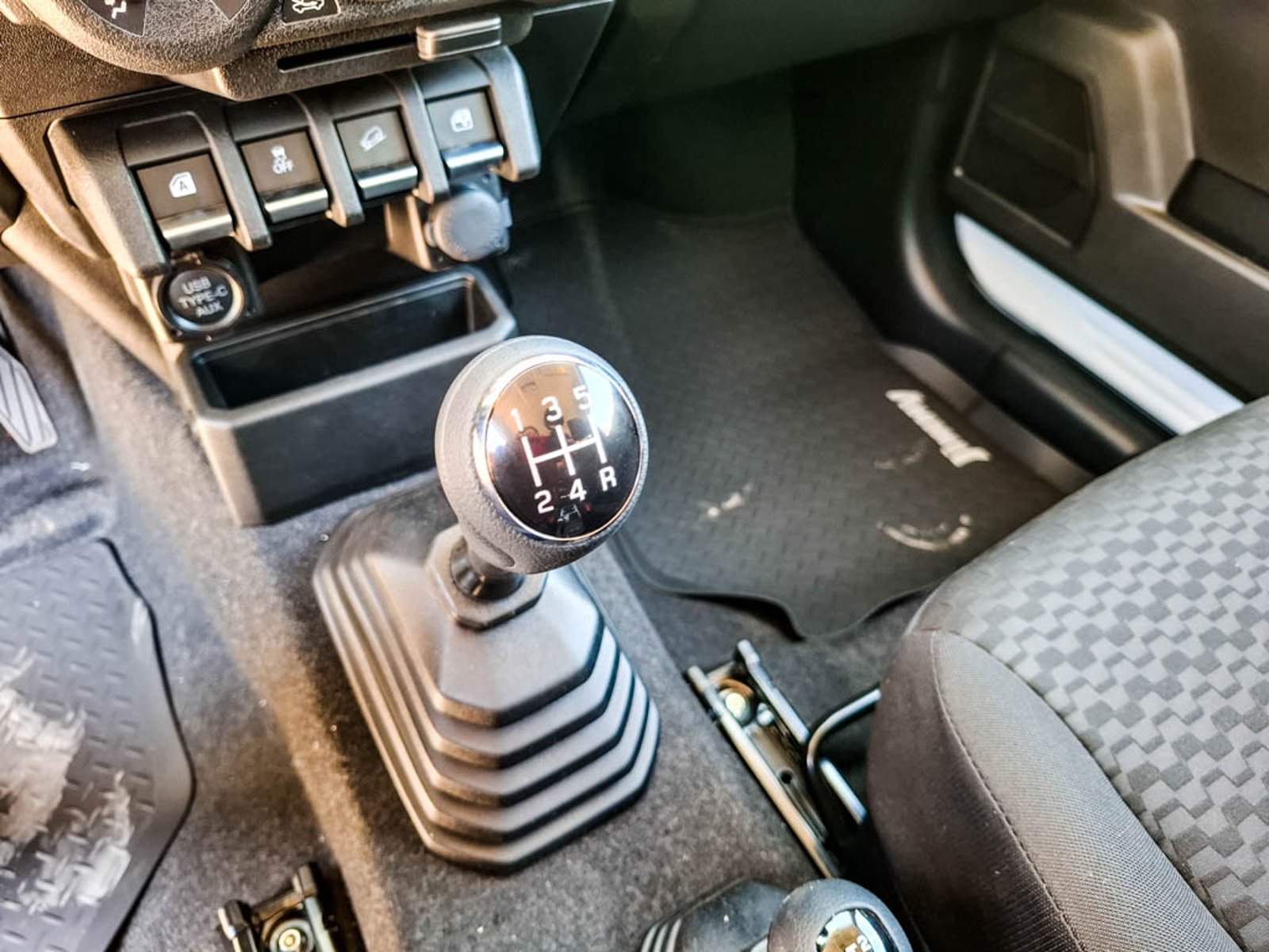 SUZUKI JIMNY 1.5 GL VALOR + IVA 2025 - Imagen 13 de 17