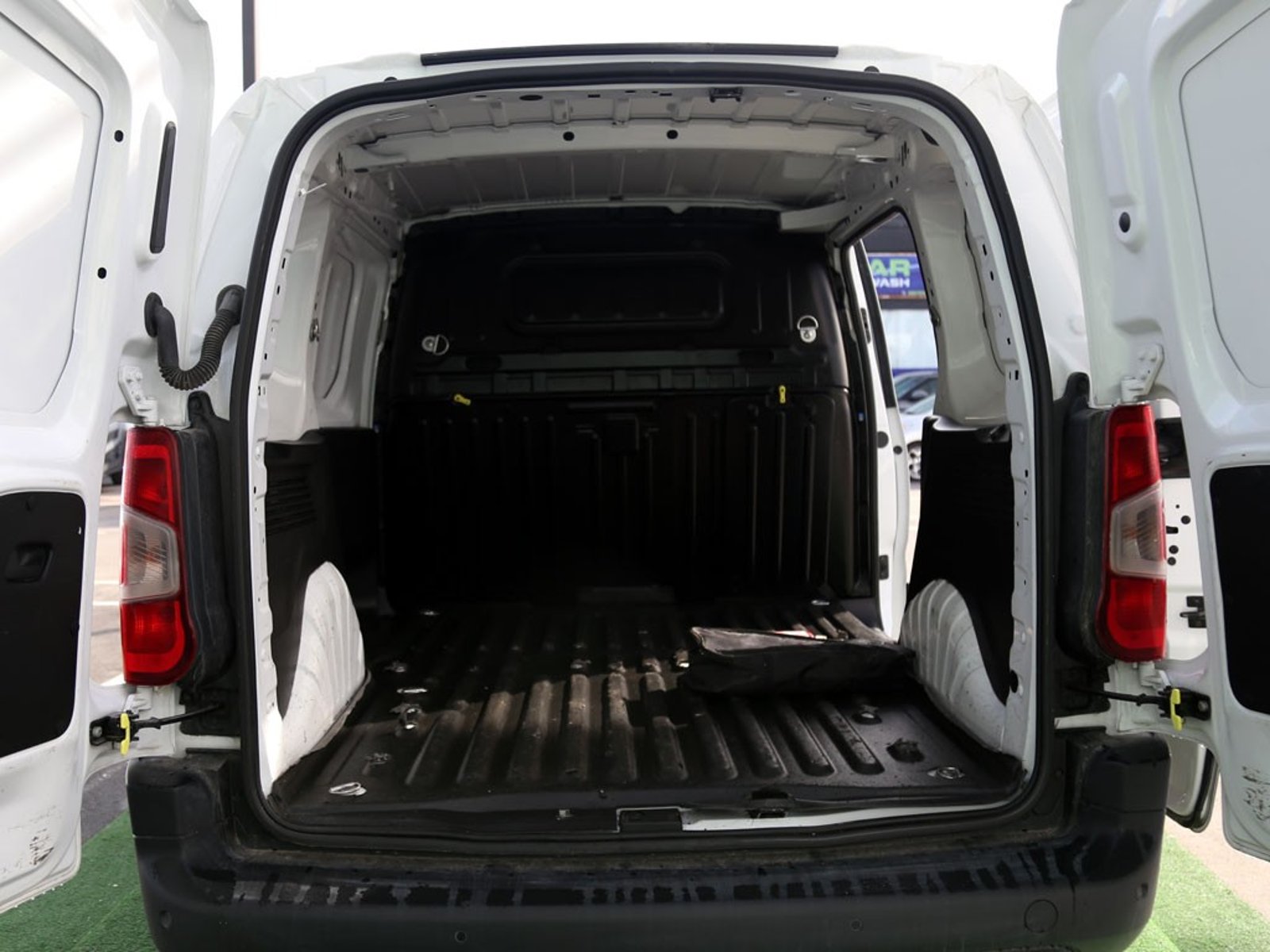 Peugeot PARTNER 1.5 L1 MT DIESEL 2024 - Imagen 10 de 19