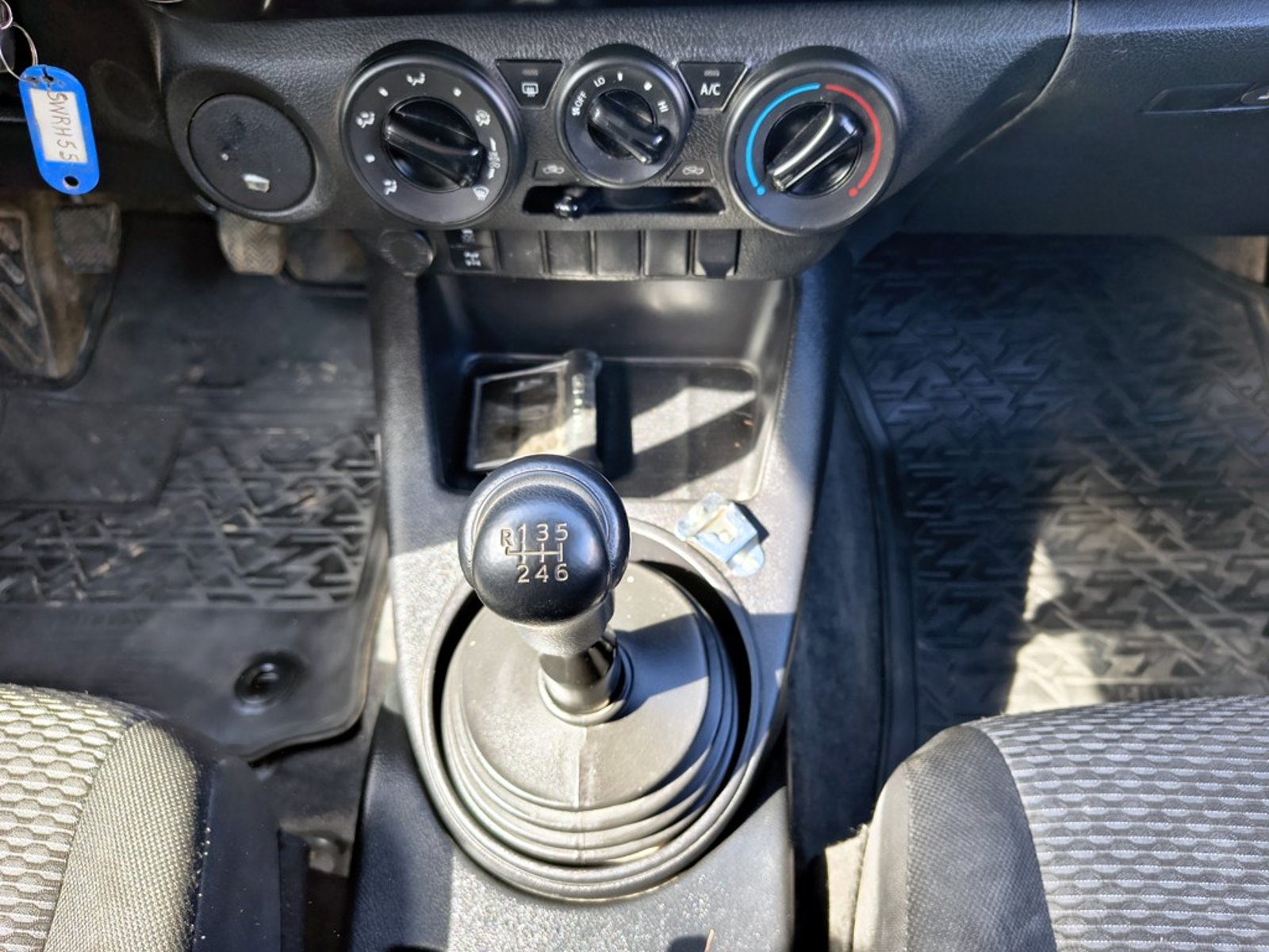 TOYOTA HILUX 2.4 DX 4X2 DIESEL MT 2023 - Imagen 15 de 16