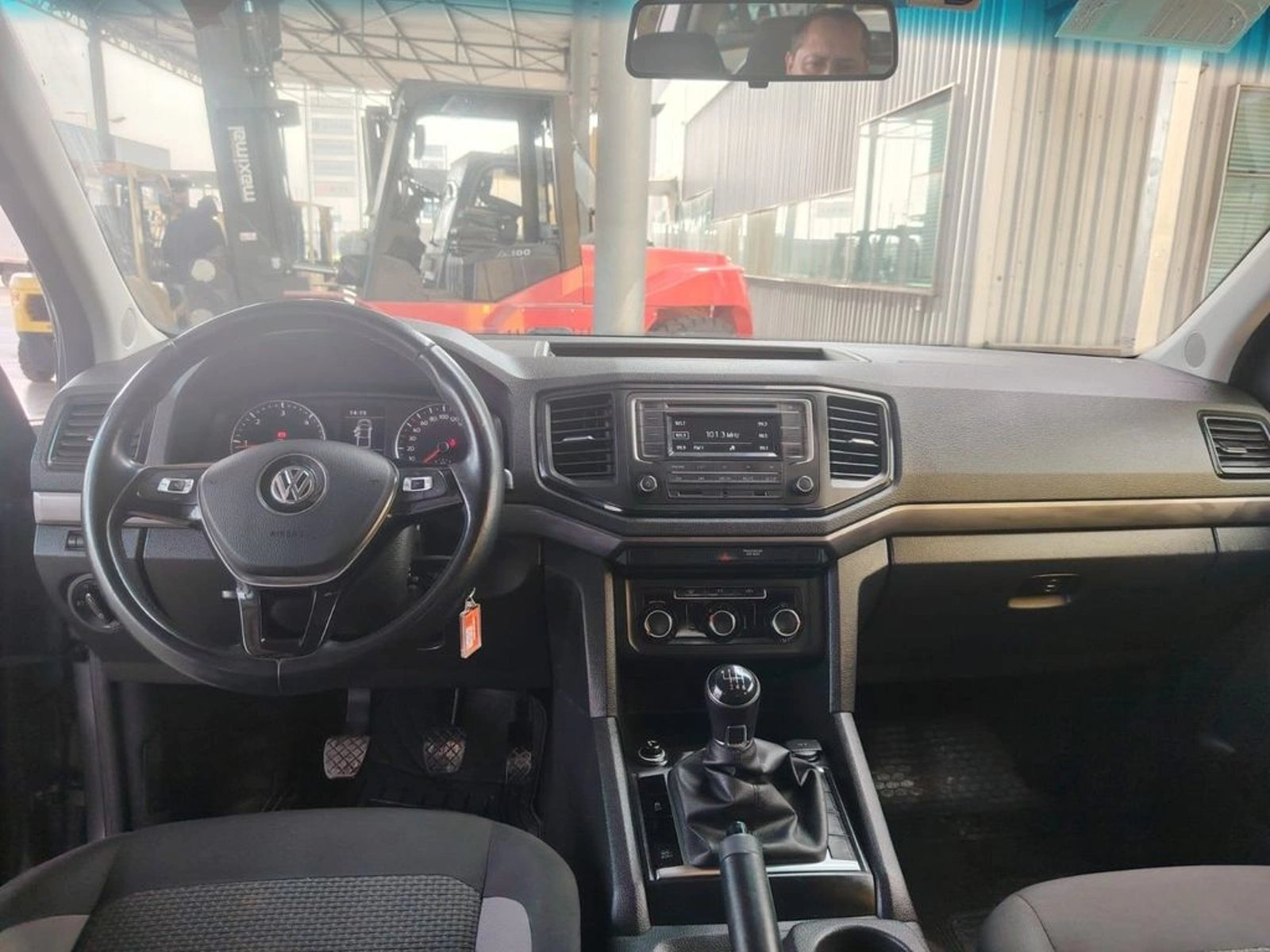 Volkswagen AMAROK 2.0 TRENDLINE DIESEL DOB. CAB. 4X2 MT 4P 2023 - Imagen 11 de 16