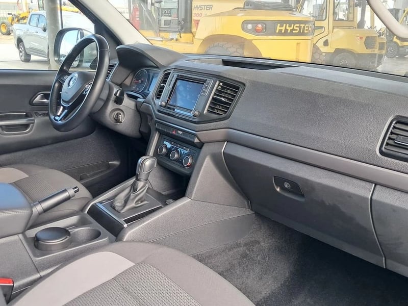 Volkswagen AMAROK COMFORTLINE 2.0 AT 4X4 2023 - Imagen 18 de 20