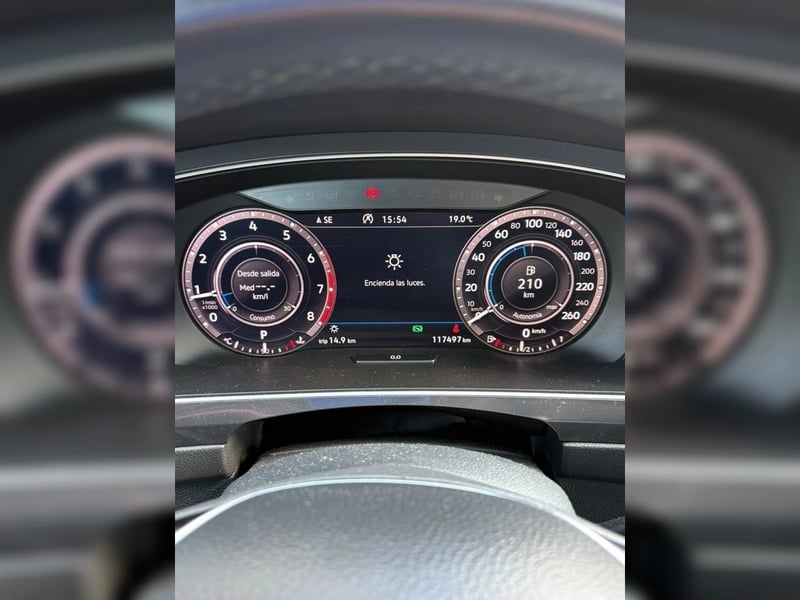 Volkswagen TIGUAN 2.0 TSI SPORT 4MOTION 4X4 180HP AT 5P. 2019 - Imagen 18 de 20