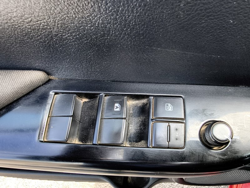 Toyota HILUX 2.8 SR Diesel 4x4 T/M 2023 - Imagen 8 de 20