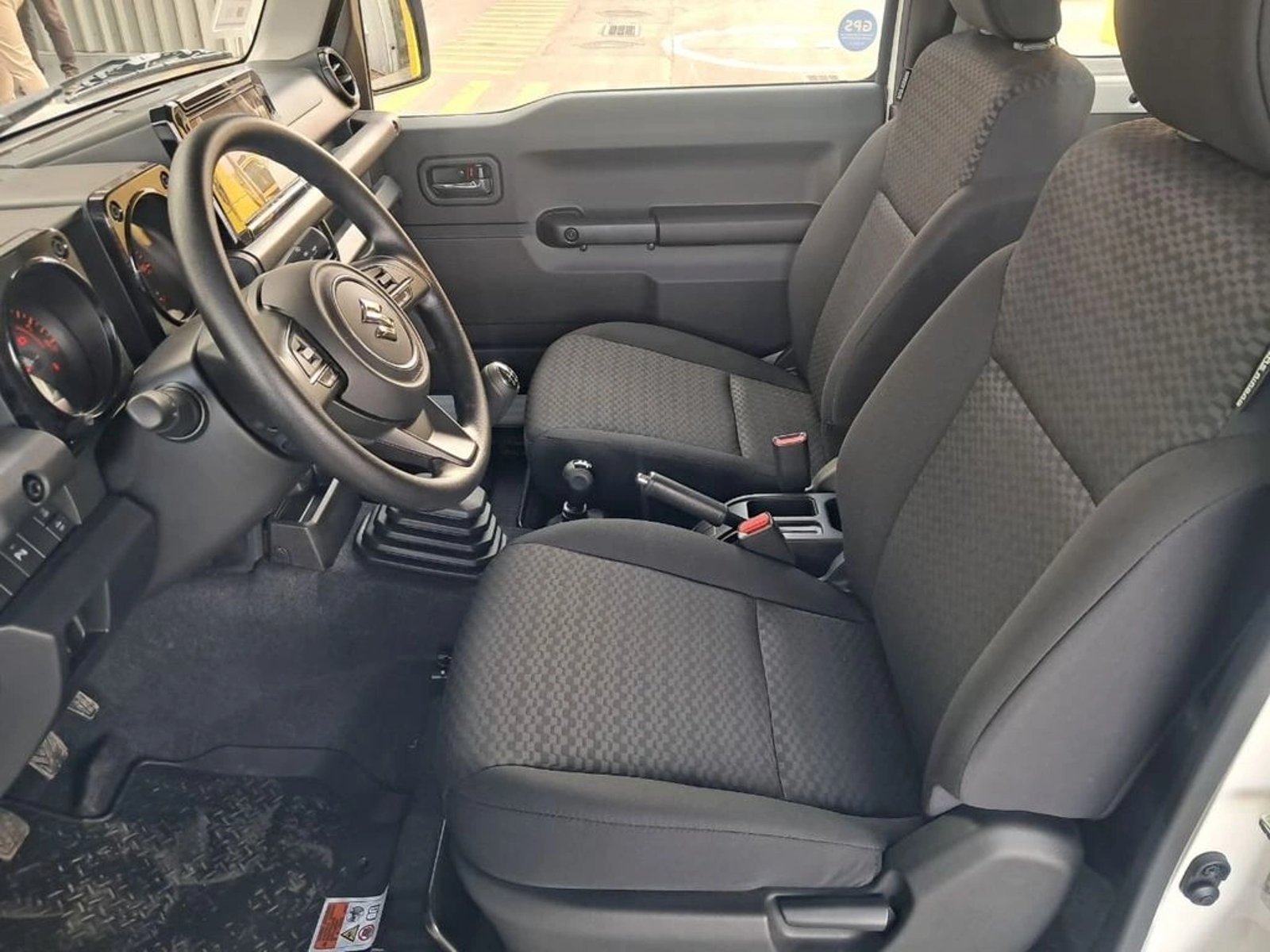 Suzuki JIMNY GL WINCHE MT 4X4 2026 - Imagen 14 de 20