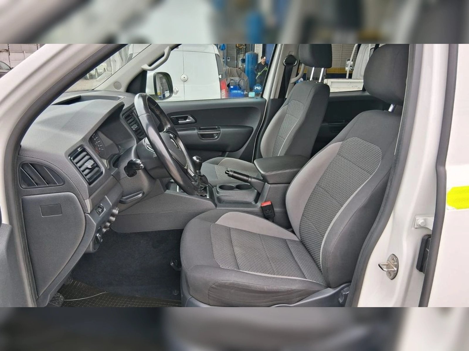 VOLKSWAGEN AMAROK 2.0 TRENDLINE DIESEL 4MOTION 4X4 DOB. CAB. MT 4P 2022 - Imagen 17 de 19