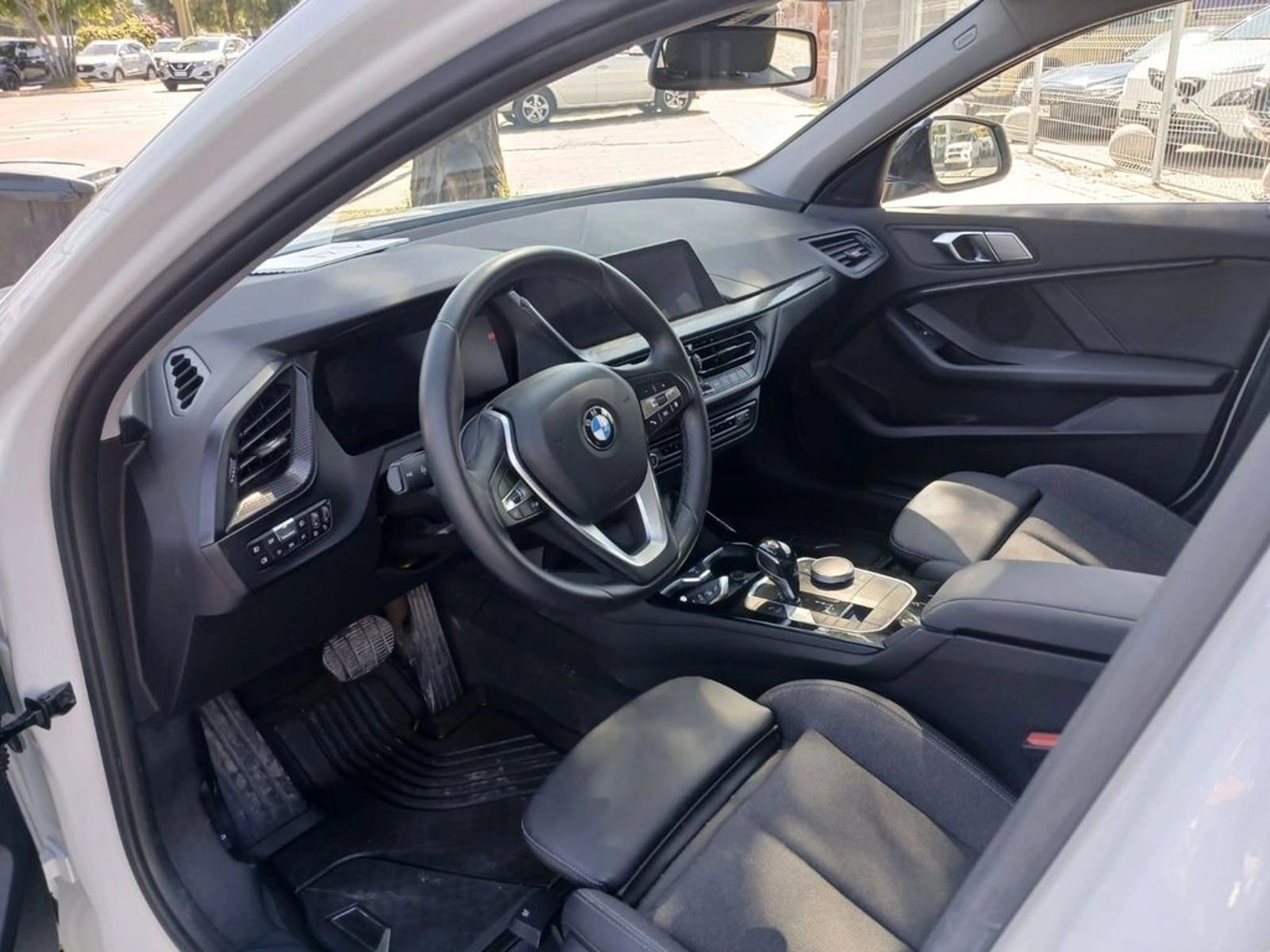 BMW 118 i 1.5 2021 - Imagen 11 de 20