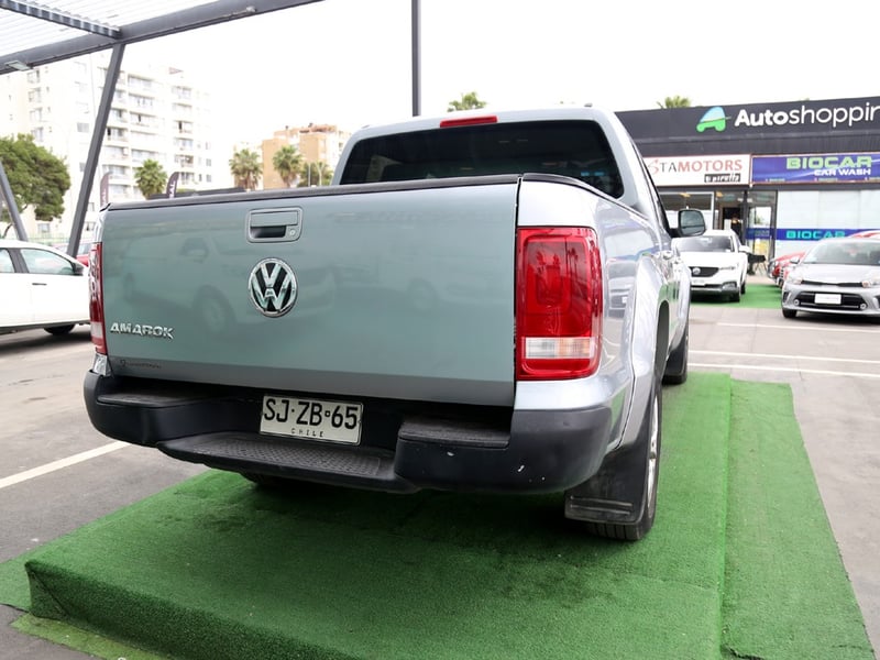 Volkswagen AMAROK 2.0 4X2 TRENDLINE MT 2023 - Imagen 6 de 20