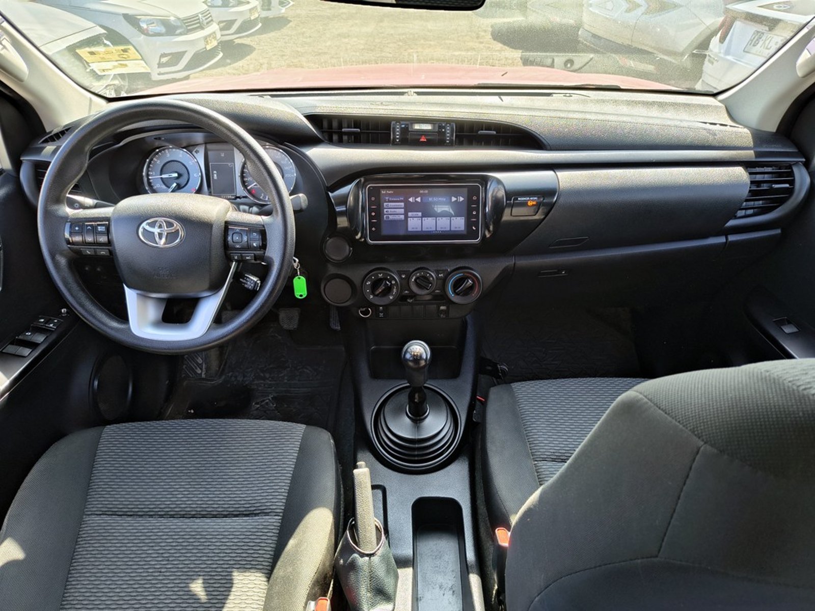 TOYOTA HILUX 2.4 DX DIESEL 4x2 2022 - Imagen 19 de 20