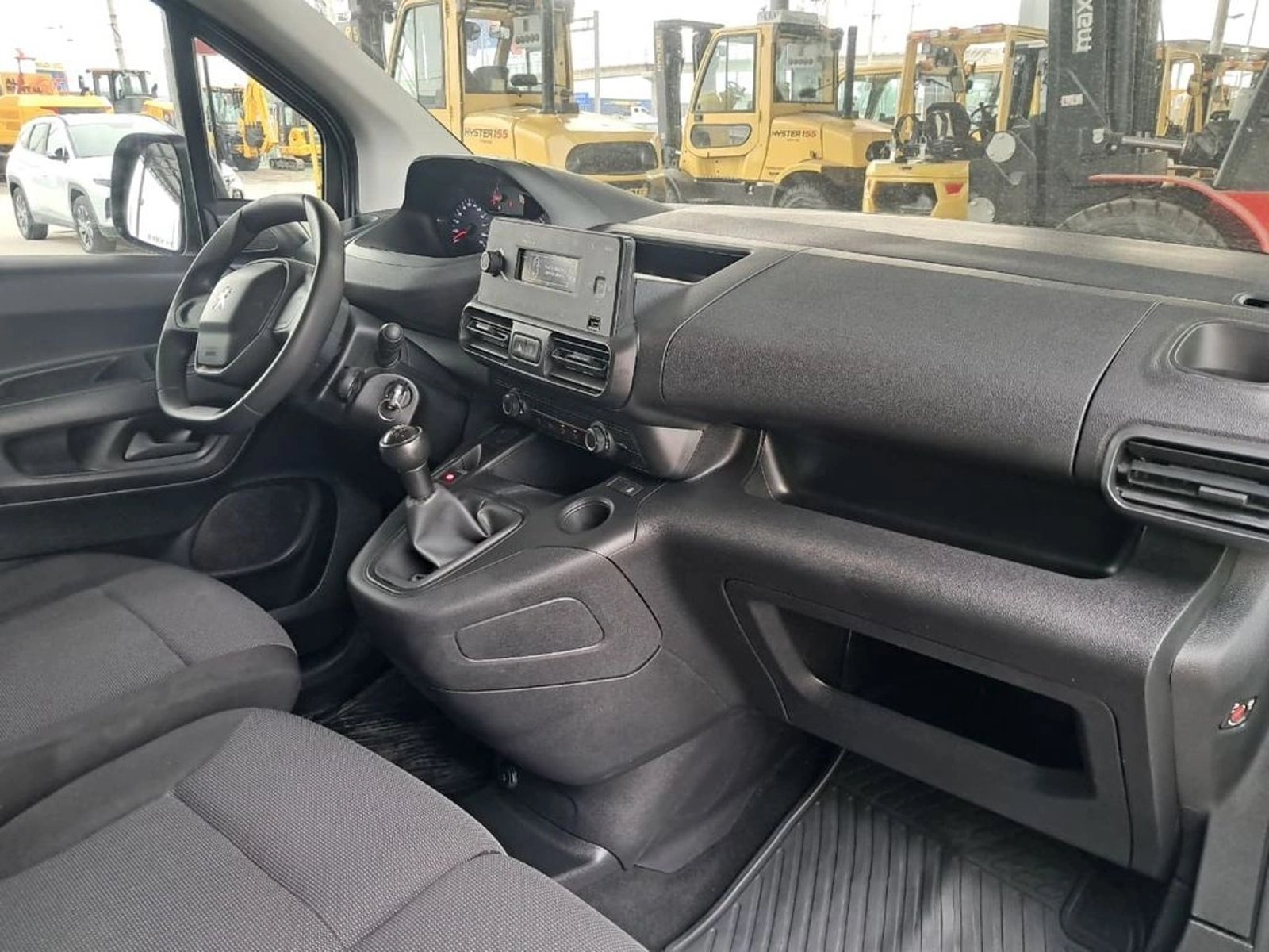 Peugeot PARTNER L1 1.6 HDI 4X2 MT 2022 - Imagen 16 de 20