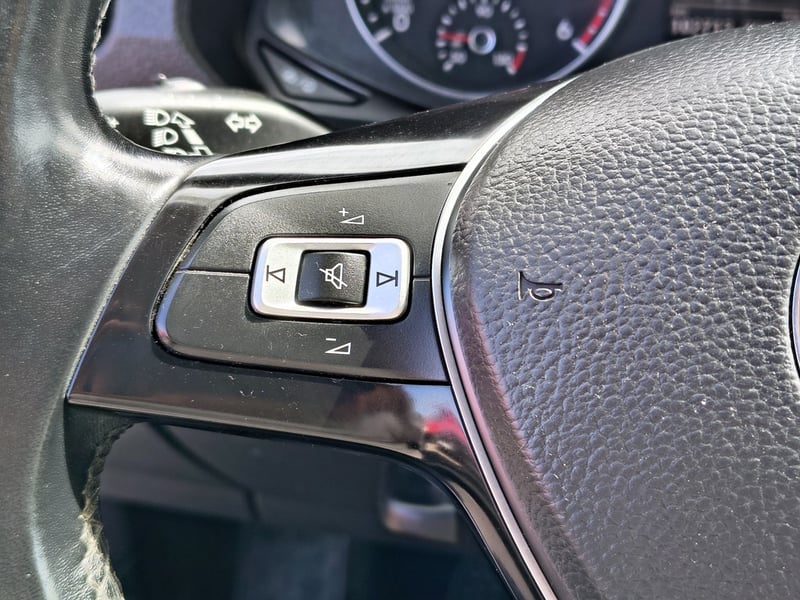 Volkswagen AMAROK 2.0 Diesel 4x4 T/A 2023 - Imagen 13 de 20