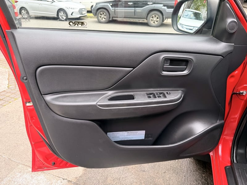Mitsubishi L200 KATANA CRT 2023 - Imagen 9 de 20