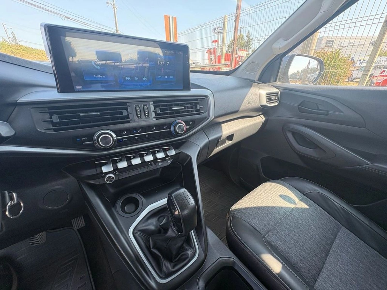 PEUGEOT LANDTREK 4X2 1.9 MT 2023 - Imagen 9 de 11