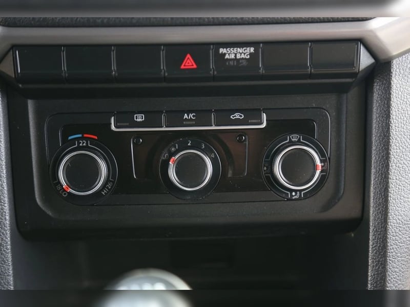 Volkswagen AMAROK 2.0 TREDLINE MT 4X4 DIESEL 2023 - Imagen 18 de 20