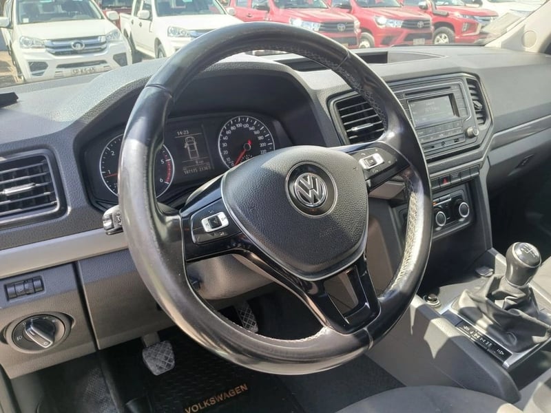 Volkswagen AMAROK 2.0 TRENDLINE 4X4 DIESEL MT 4P 2021 - Imagen 17 de 20