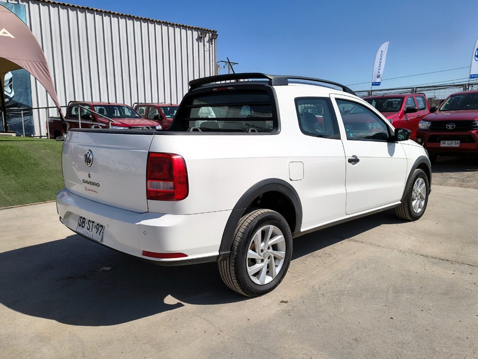 VOLKSWAGEN SAVEIRO 1.6 Gasolina 4x2 T/M 2022 - Imagen 7 de 18