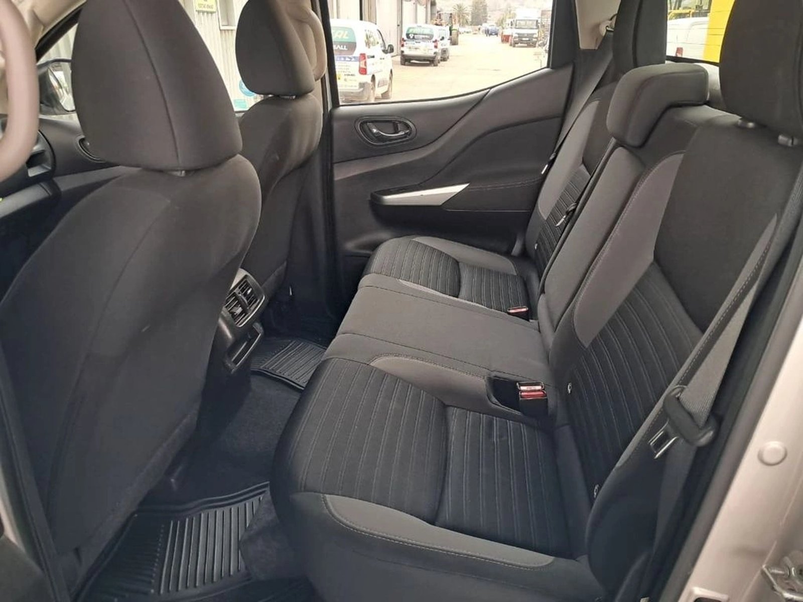 Nissan NAVARA 2.3 XE DC AT 4X4 2022 - Imagen 14 de 20