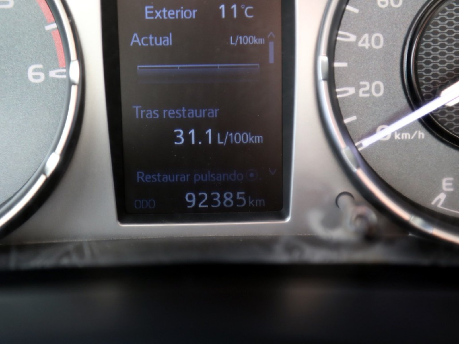 Toyota HILUX 2.4 DX 4x4 MT 2023 - Imagen 19 de 20