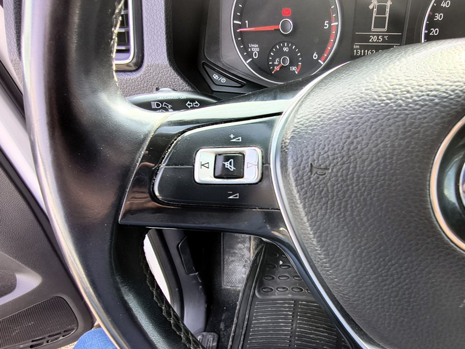 VOLKSWAGEN AMAROK 2.0 Highline AT 4X4 2023 - Imagen 13 de 20