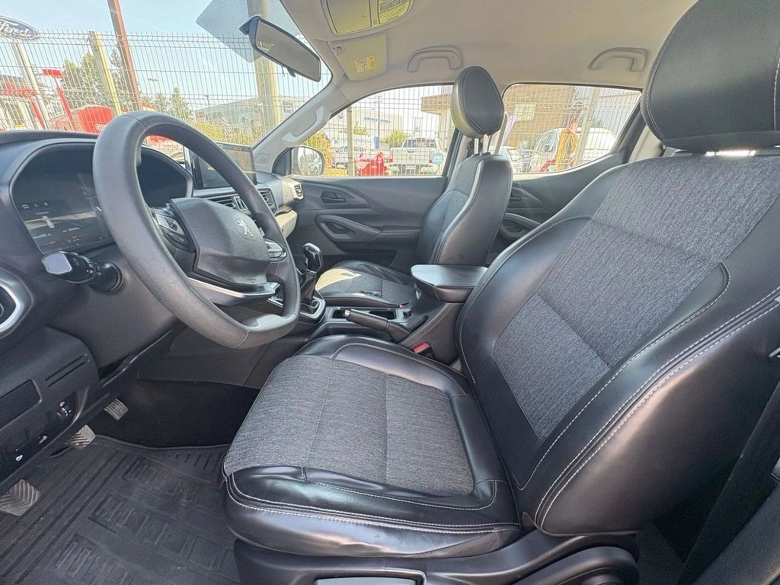 PEUGEOT LANDTREK 4X2 1.9 MT 2023 - Imagen 10 de 11
