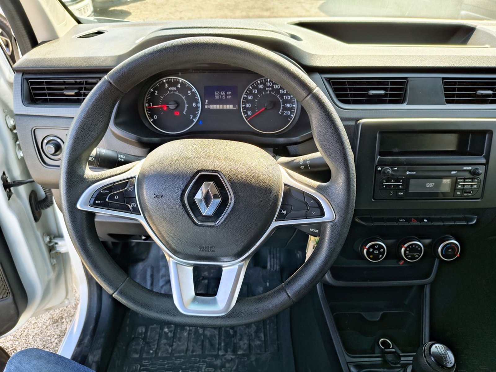 RENAULT EXPRESS 1.5 Diesel 4x2 T/M 2023 - Imagen 15 de 17