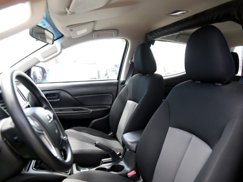Mitsubishi L200 KATANA 2.4 4x4 MT 2023 - Imagen 12 de 20