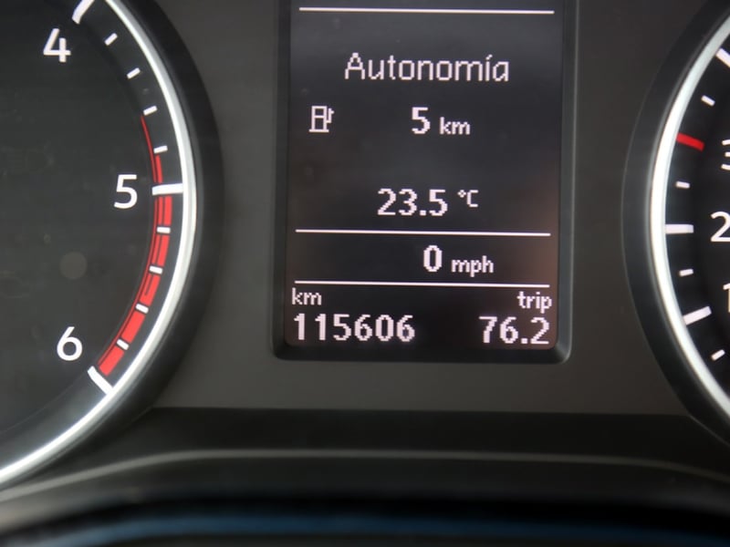 Volkswagen AMAROK 2.0 4X2 TRENDLINE MT 2023 - Imagen 20 de 20
