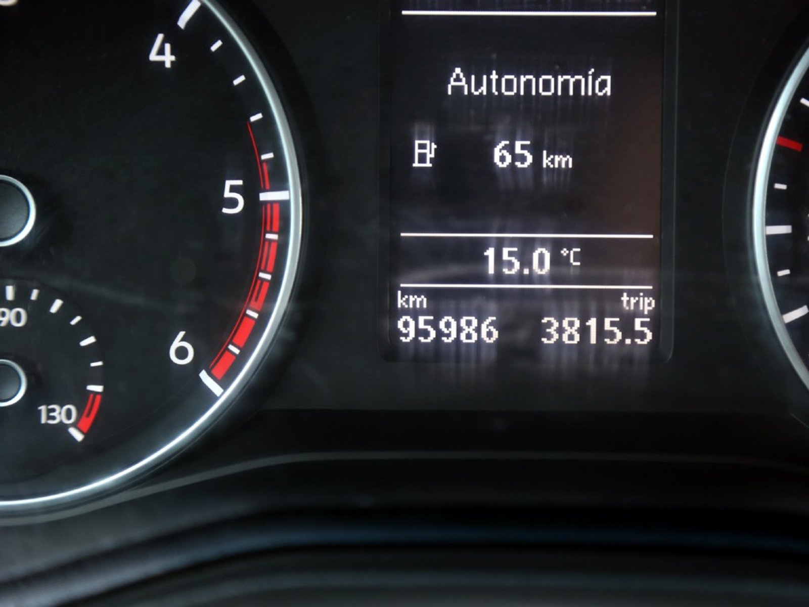 Volkswagen AMAROK TRENDLINE 4X2 2.0 MT 2023 - Imagen 20 de 20