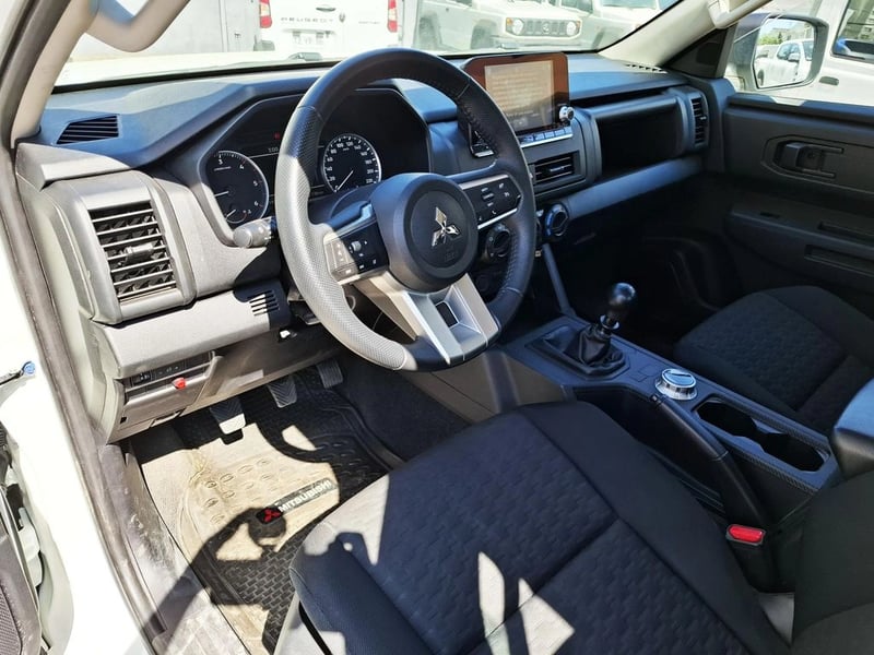 Mitsubishi L200 KATANA XRT 4X4 MT 2024 - Imagen 14 de 20