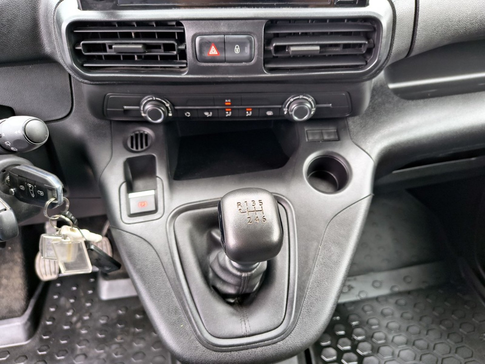 Peugeot PARTNER L1 1.5 Diesel 4X2 T/M 2024 - Imagen 14 de 16