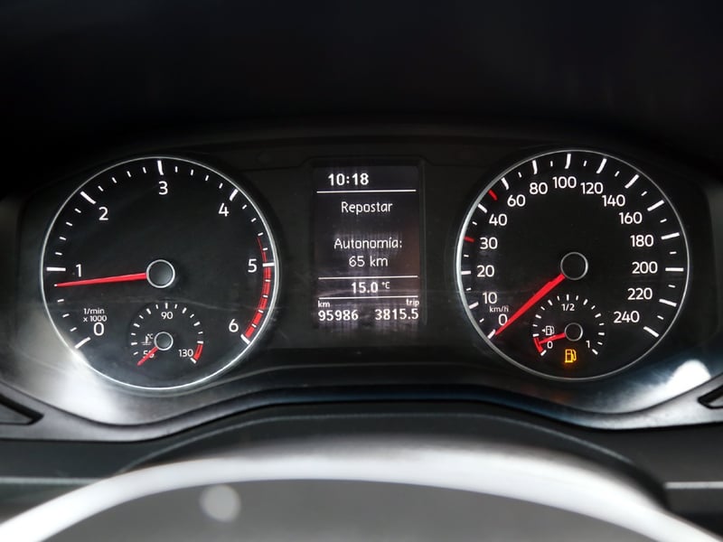 Volkswagen AMAROK TRENDLINE 4X2 2.0 MT 2023 - Imagen 19 de 20