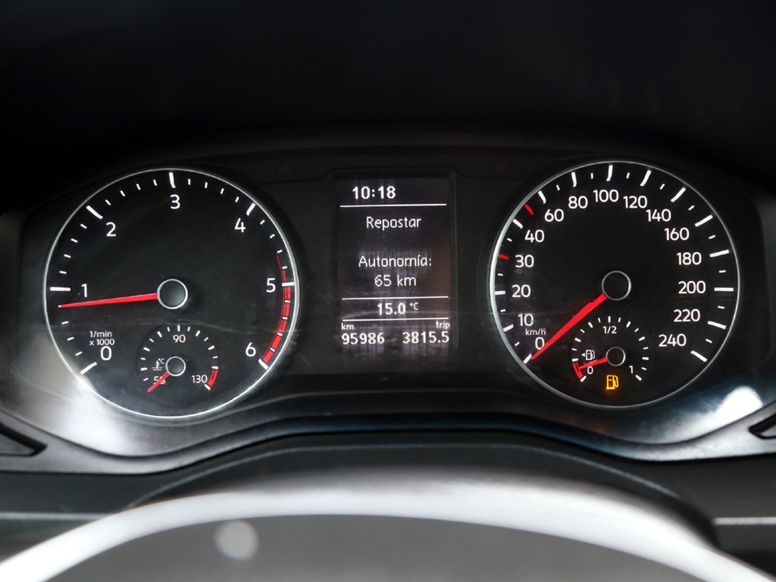 Volkswagen AMAROK TRENDLINE 4X2 2.0 MT 2023 - Imagen 19 de 20