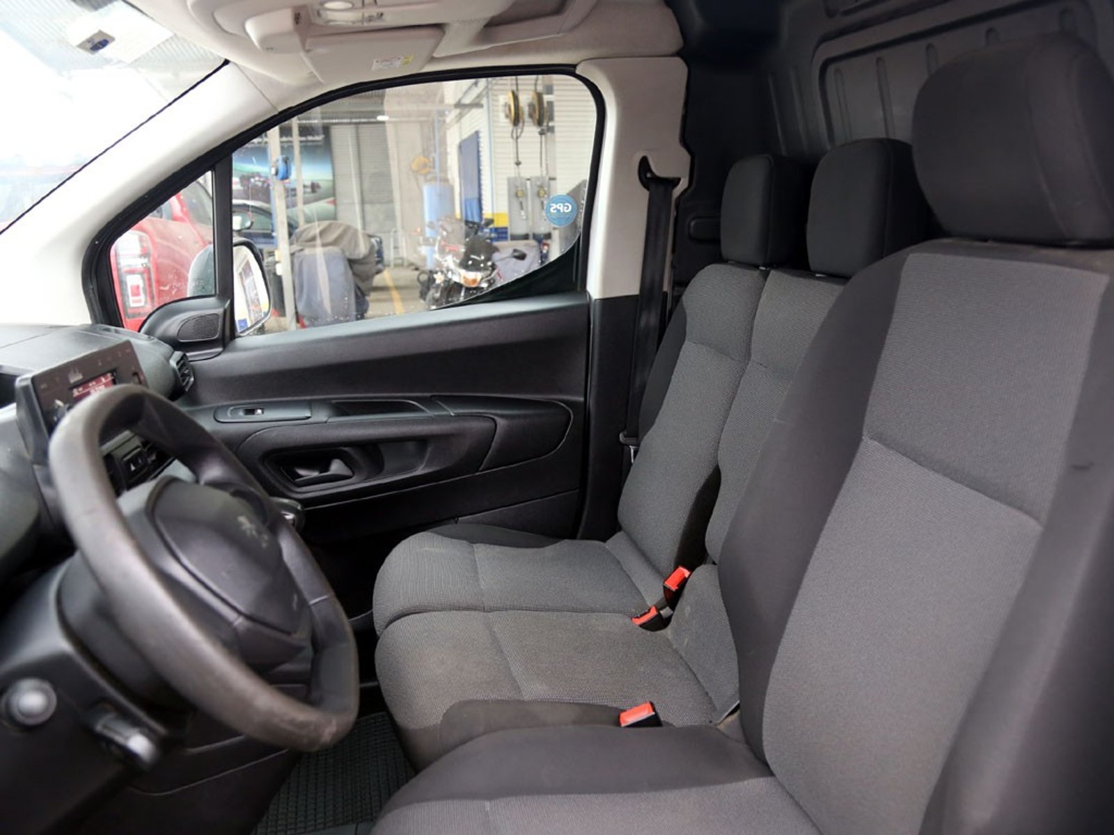Peugeot PARTNER 1.5 L1 HDI DIESEL 100HP 4X2 MT 5P 2023 - Imagen 17 de 20