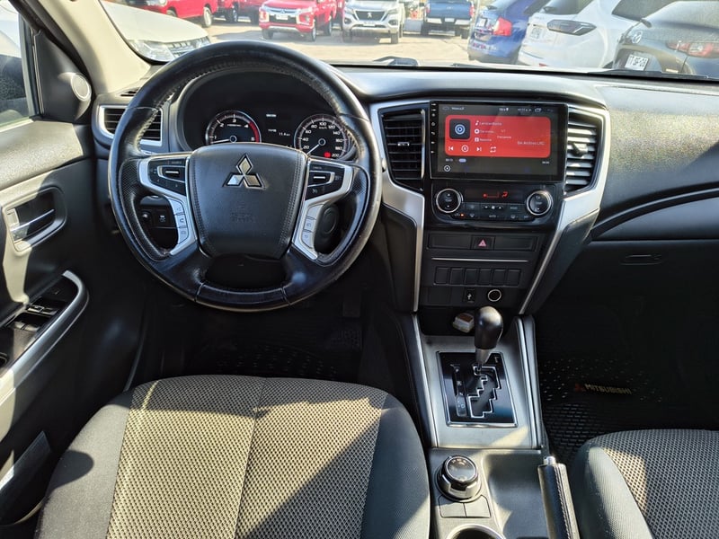 Mitsubishi L200 DAKAR 2.5 Diesel 4x4 T/A 2019 - Imagen 12 de 20