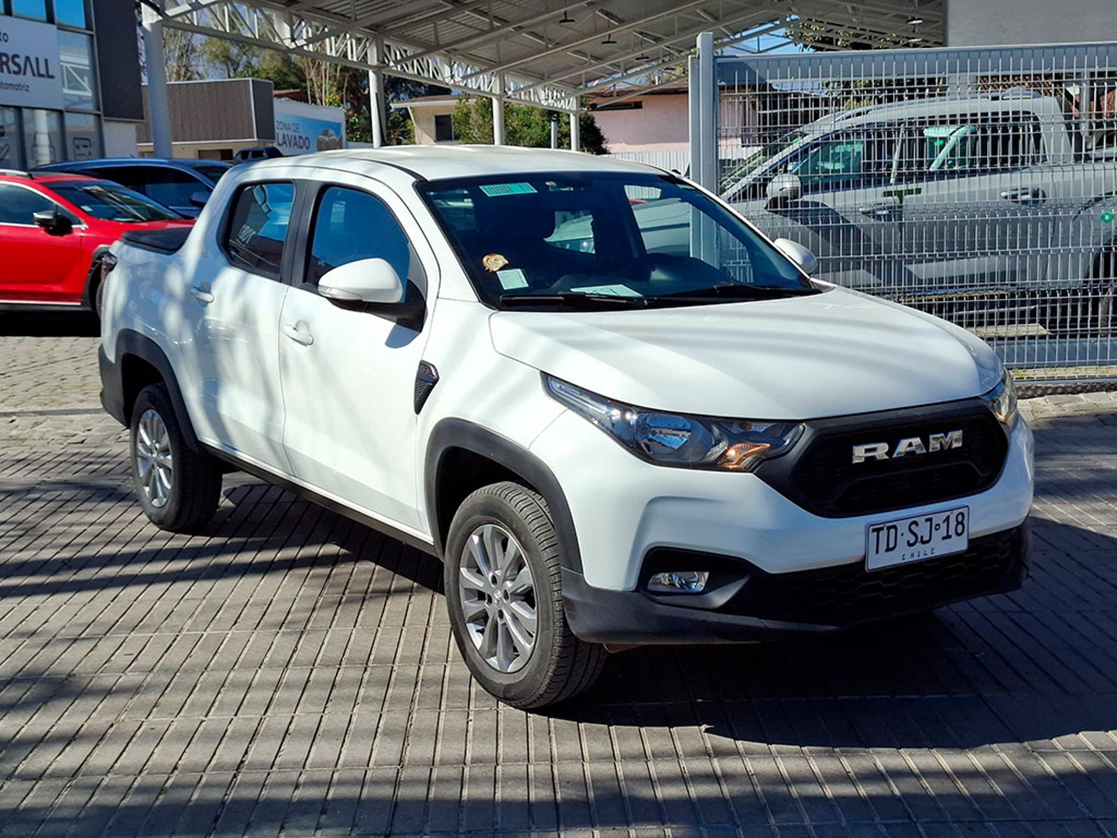 RAM 700 700 1.4 MT DC SLT 2024 - Foto 3 de 20