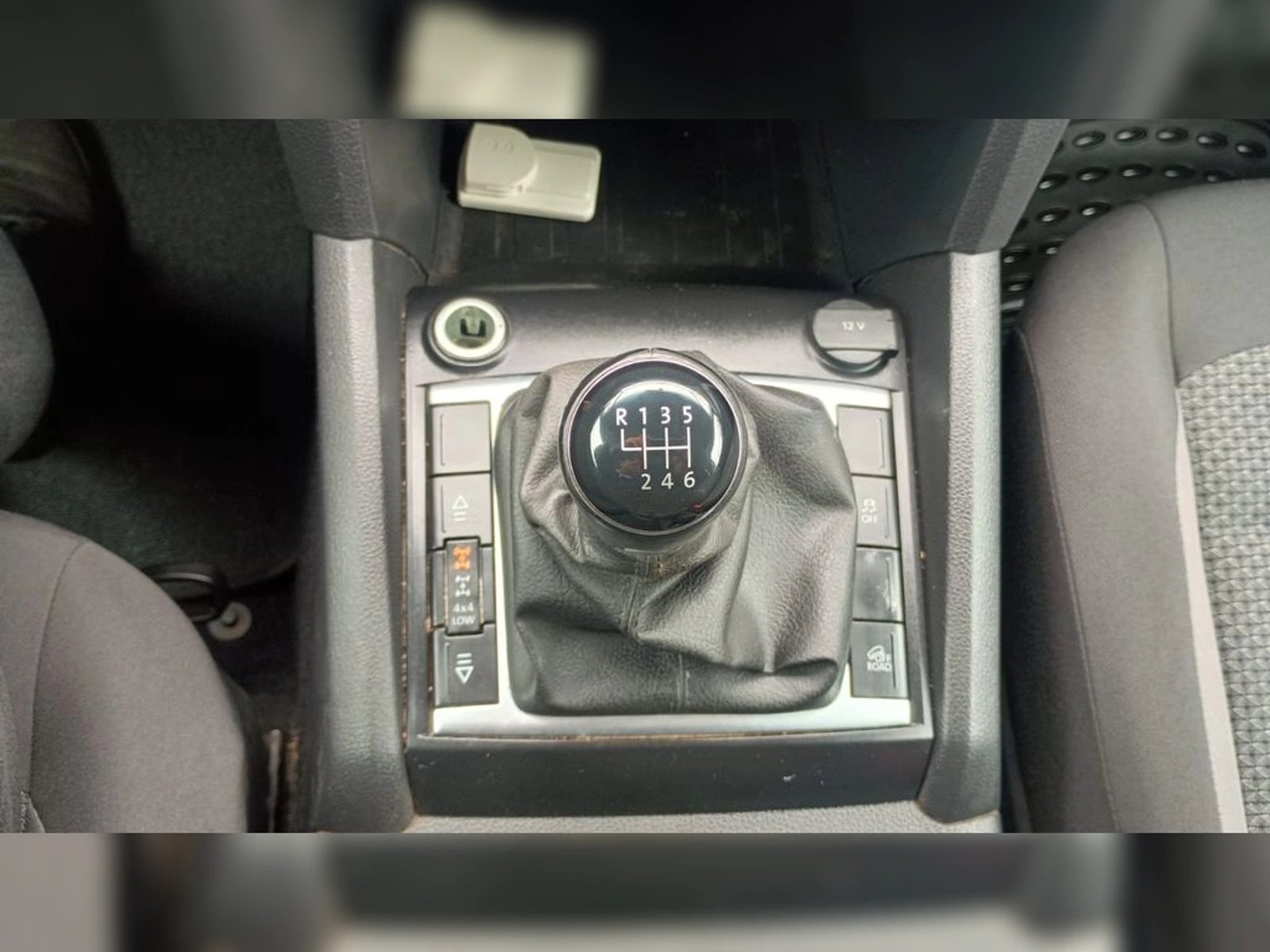VOLKSWAGEN AMAROK 2.0 TRENDLINE DIESEL 4MOTION 4X4 DOB. CAB. MT 4P 2023 - Imagen 8 de 12