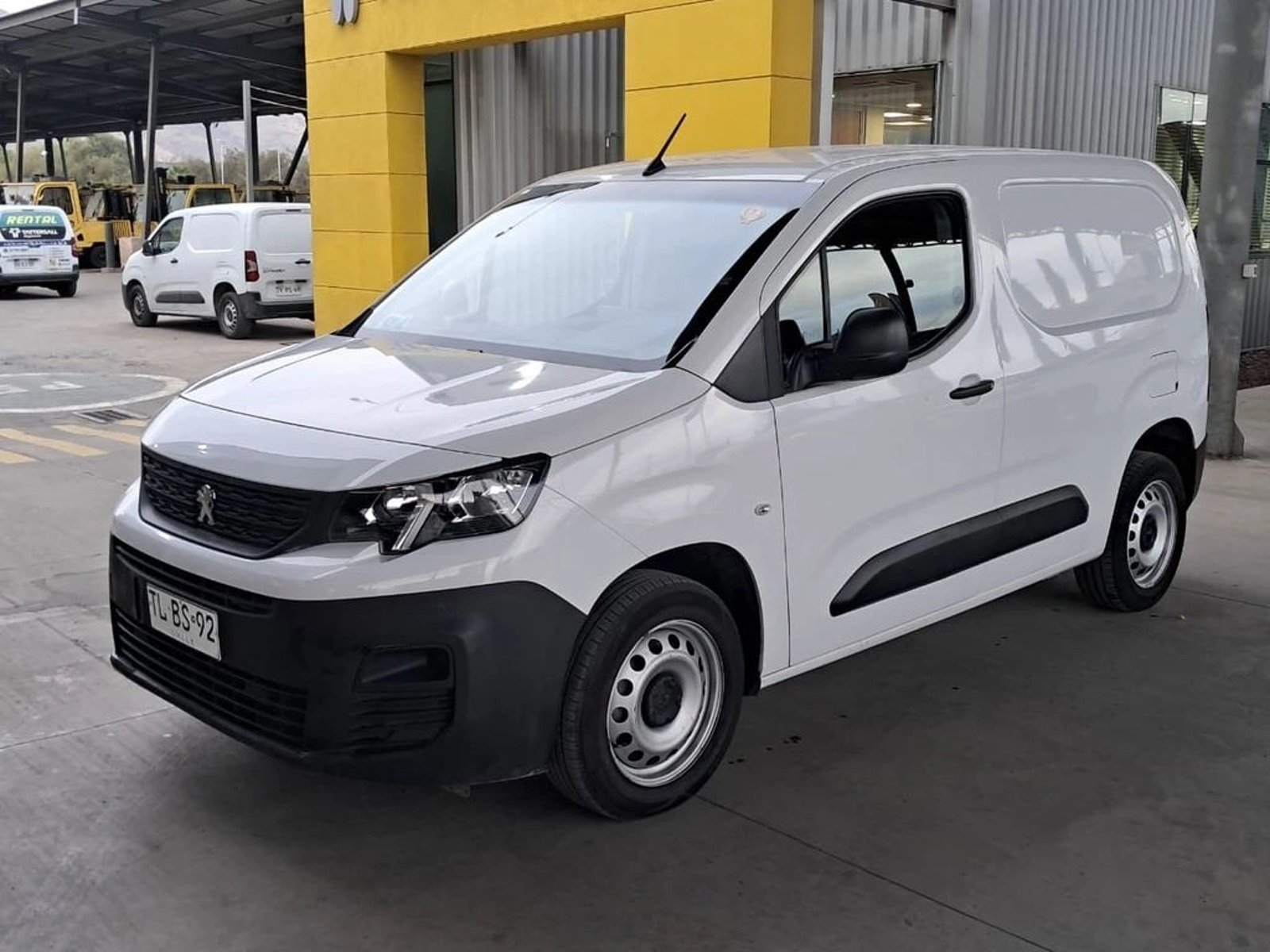 Peugeot PARTNER 1.5 L1 MT 2024 - Foto 2 de 16