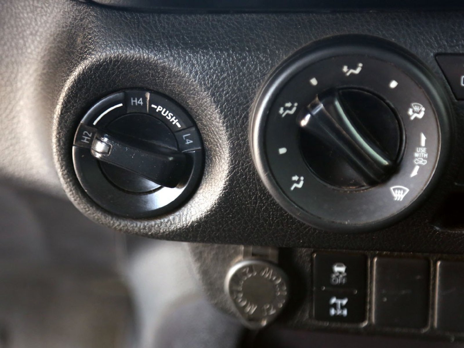Toyota HILUX DX 4X4 2.4 2023 - Imagen 16 de 20