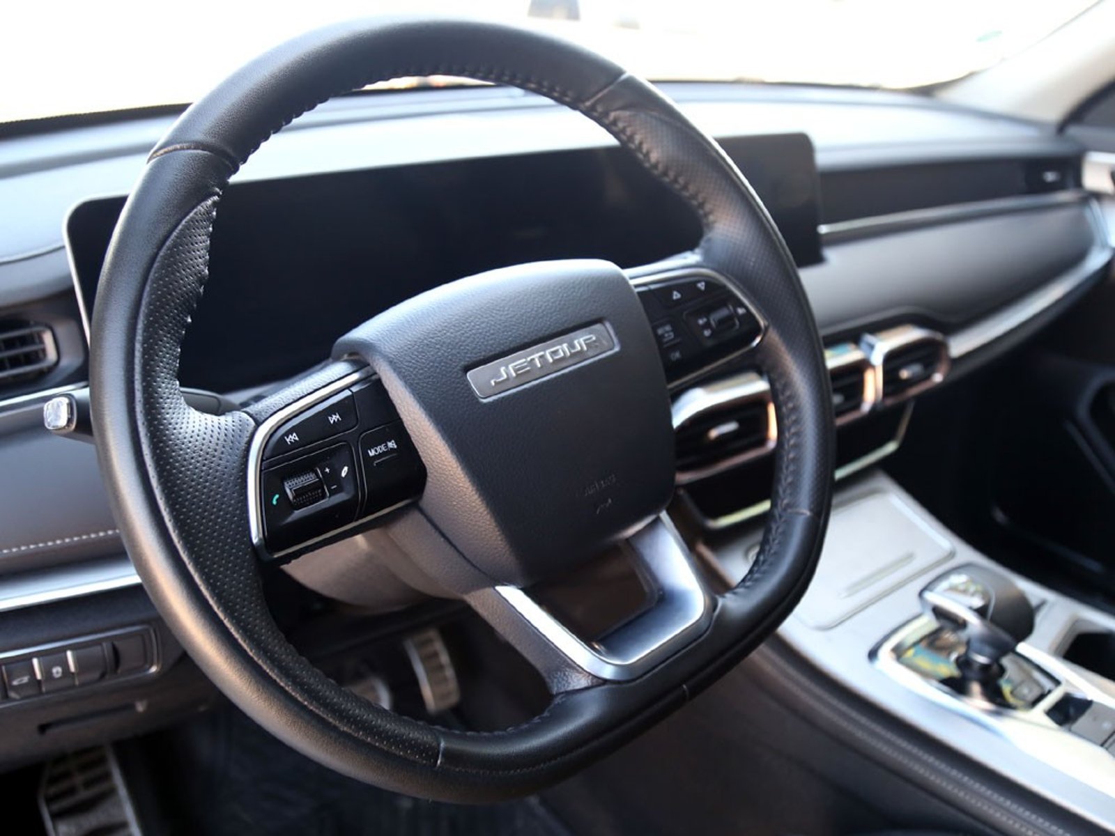 Jetour X70 PLUS 1.5T PLUS 4X2 AT 5P 2024 - Imagen 14 de 20