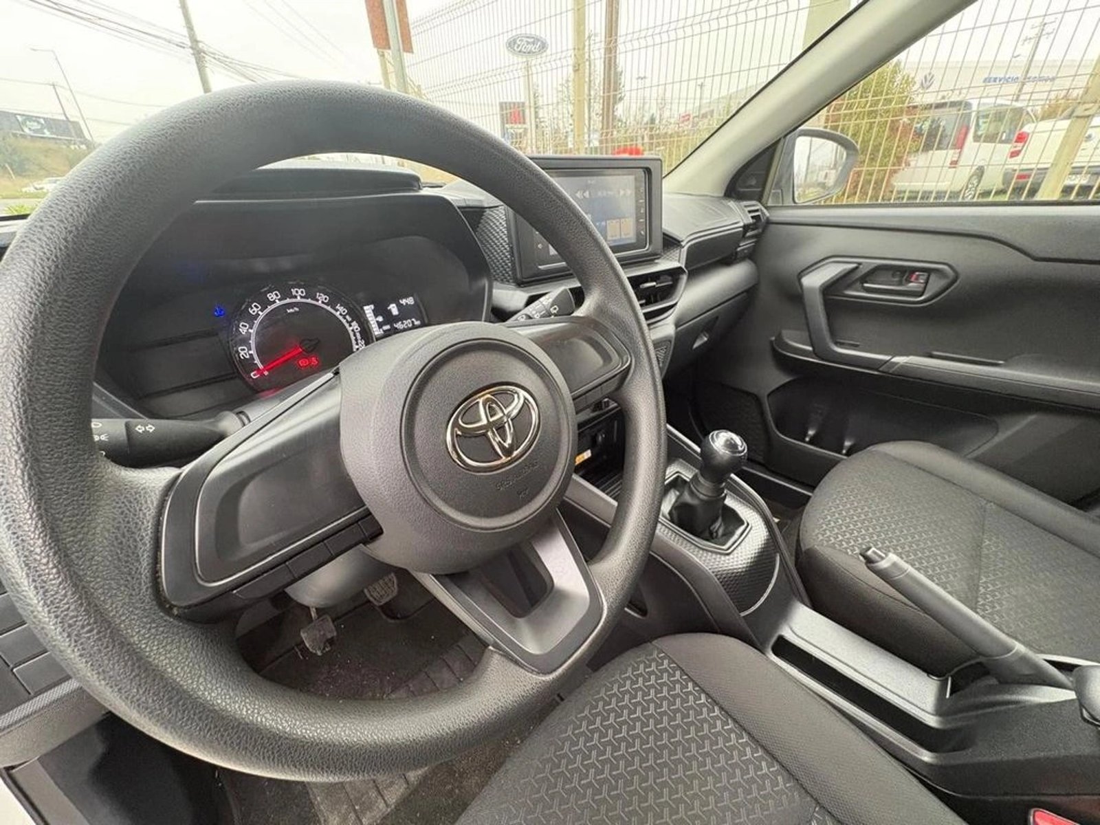 TOYOTA RAIZE 1.2 MT 2025 - Imagen 8 de 12