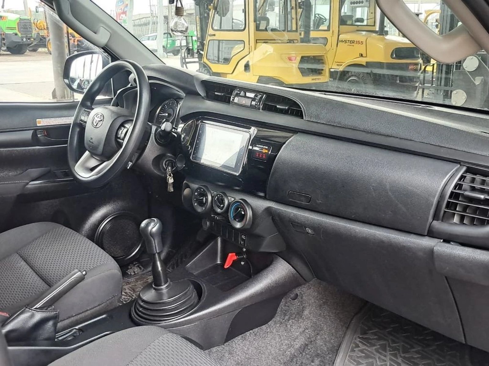 Toyota HILUX 2.4 DX 4X2 MT 2023 - Imagen 17 de 19