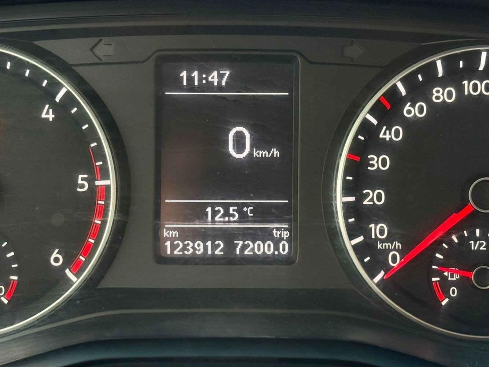 VOLKSWAGEN AMAROK 2.0 TRENDLINE 4X4 MT 2023 - Imagen 13 de 13