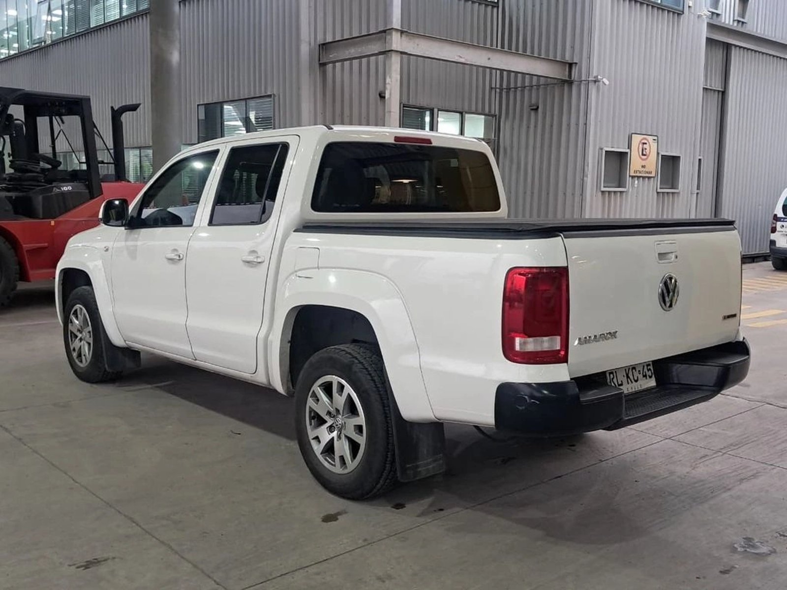 Volkswagen AMAROK 2.0 COMFORTLINE 4X4 AT 2022 - Imagen 6 de 20