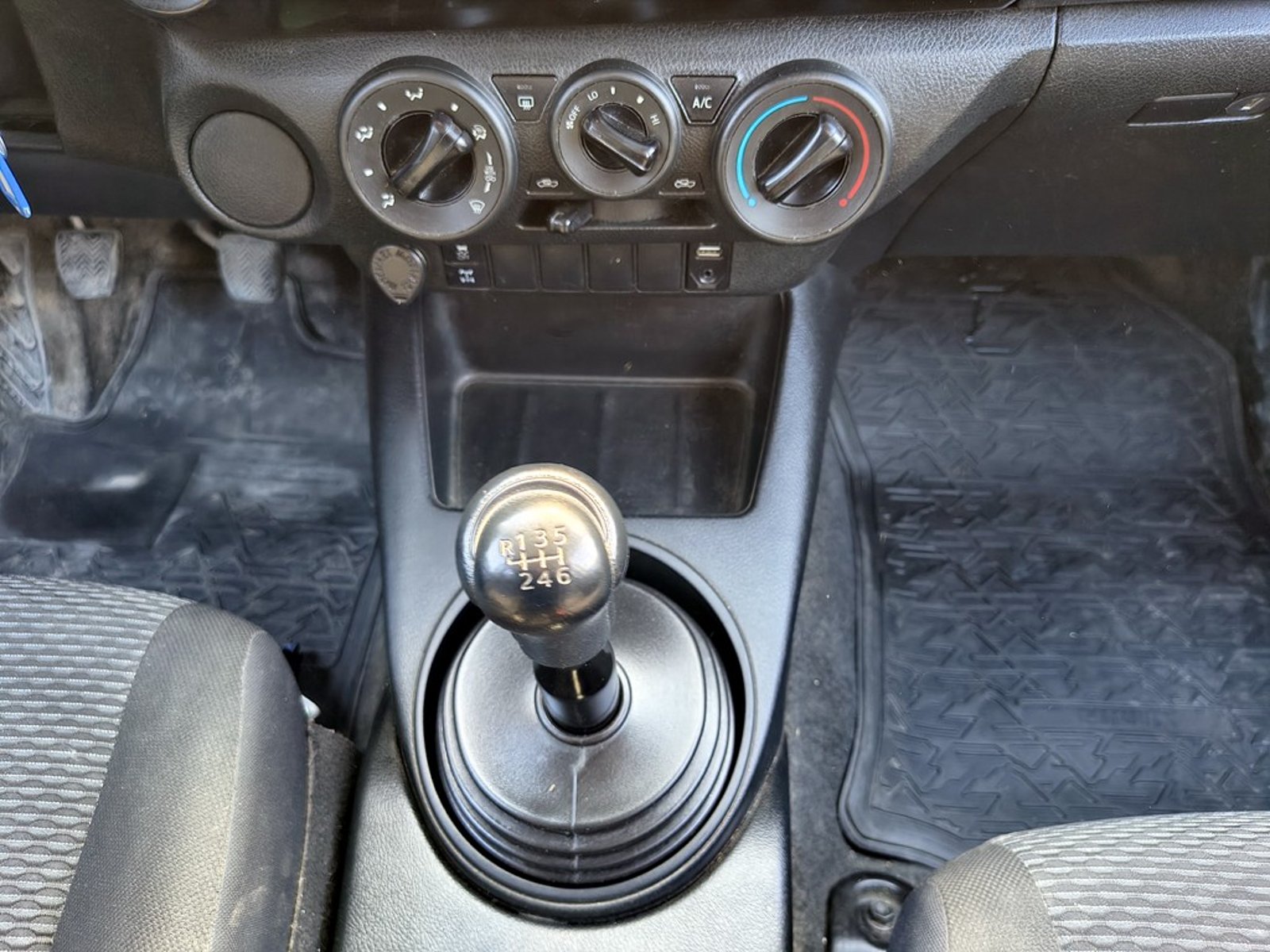 TOYOTA HILUX 2.4 DX 2022 - Imagen 20 de 20