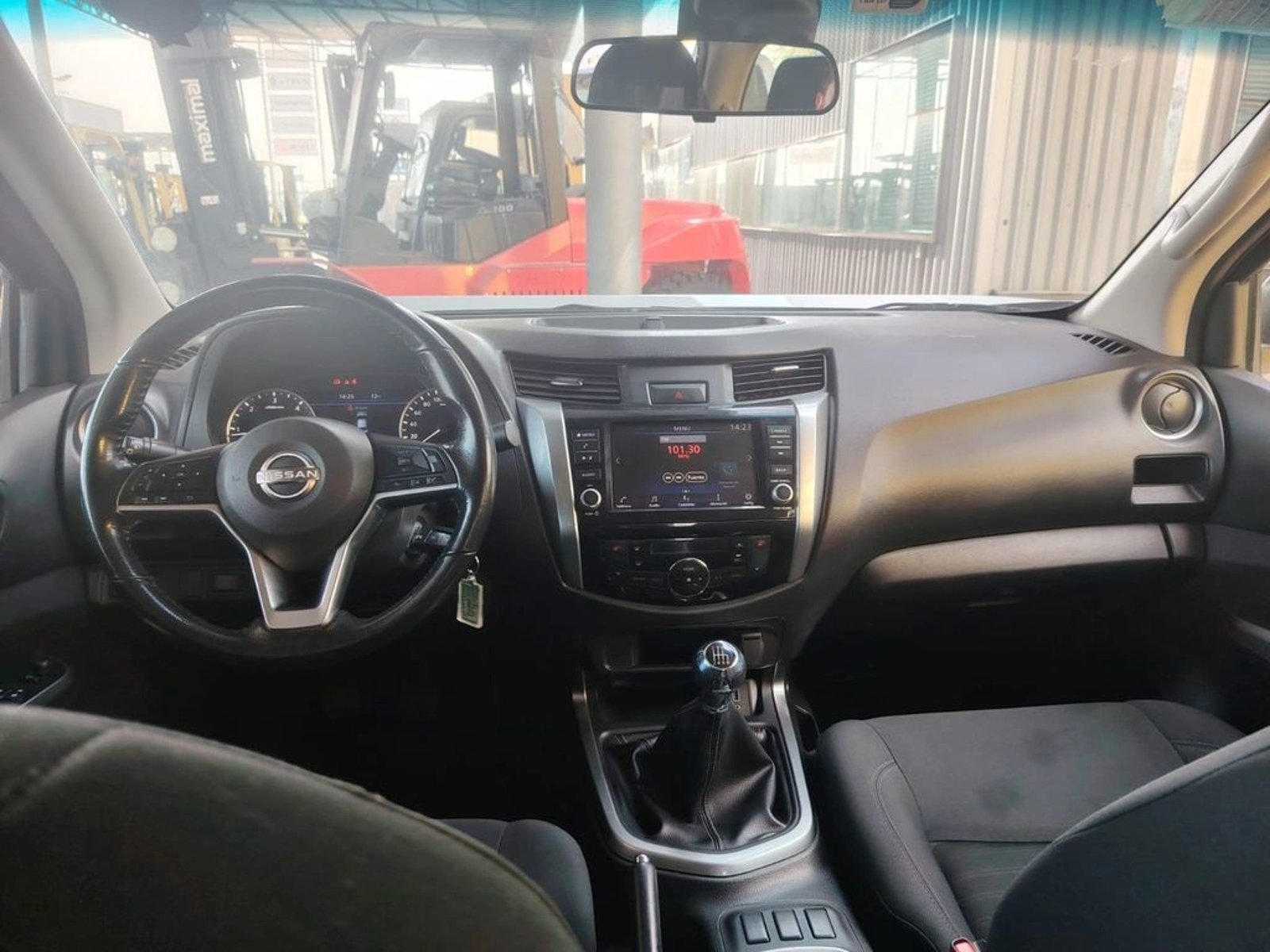 Nissan NAVARA NAVARA D CAB 2.3 MT 4X2 2023 - Imagen 10 de 17